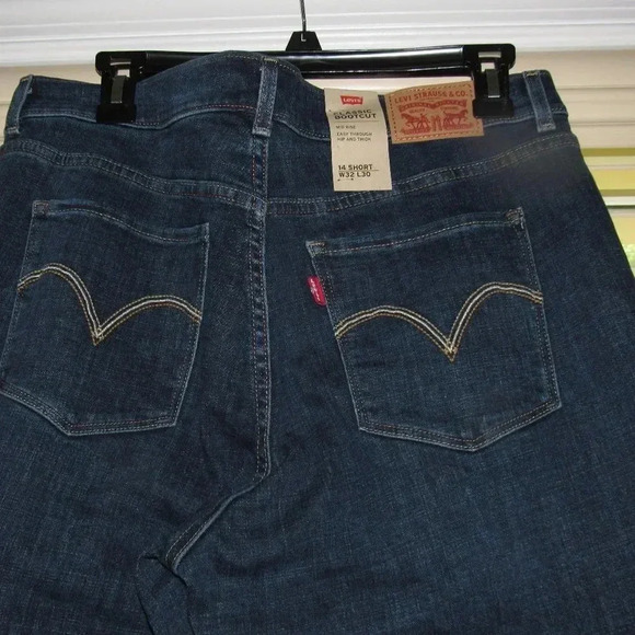 NWT LEVI’S Classic Boot Cut Sculpt Jeans Size 14S - Picture 3 of 12